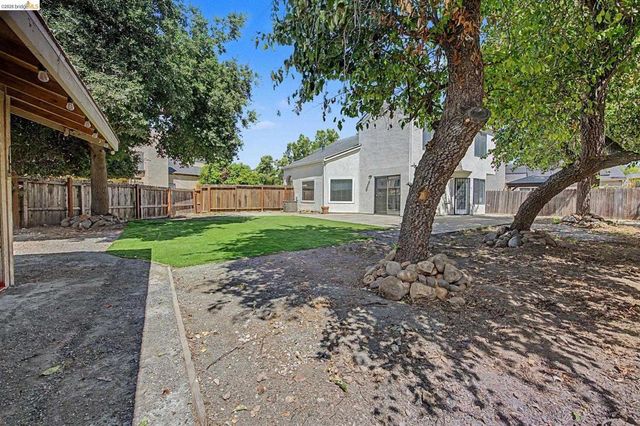 38 Nightingale Ct, Oakley, CA 94561