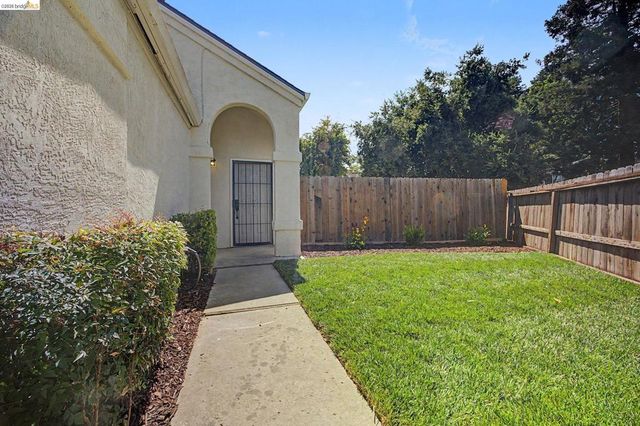 38 Nightingale Ct, Oakley, CA 94561