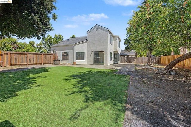 38 Nightingale Ct, Oakley, CA 94561