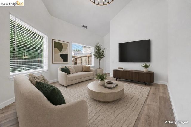 38 Nightingale Ct, Oakley, CA 94561