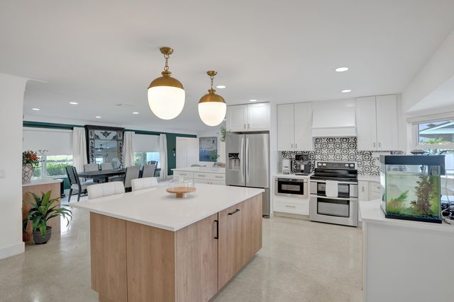 5711 Bayview Drive, Fort Lauderdale, FL 33308