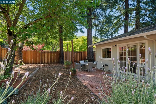 169 Natalie Dr, Moraga, CA 94556