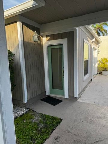 112 E Coral Fish Lane, Jupiter, FL 33477