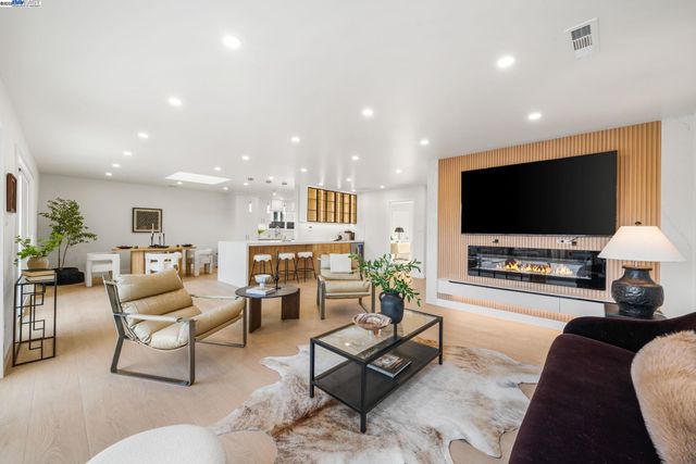 42795 Deauville Park Ct, Fremont, CA 94538