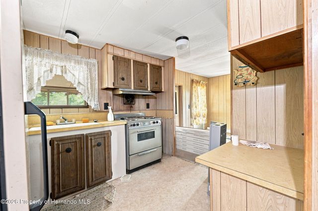 4734 S Slash Pine Avenue, Homosassa, FL 34446