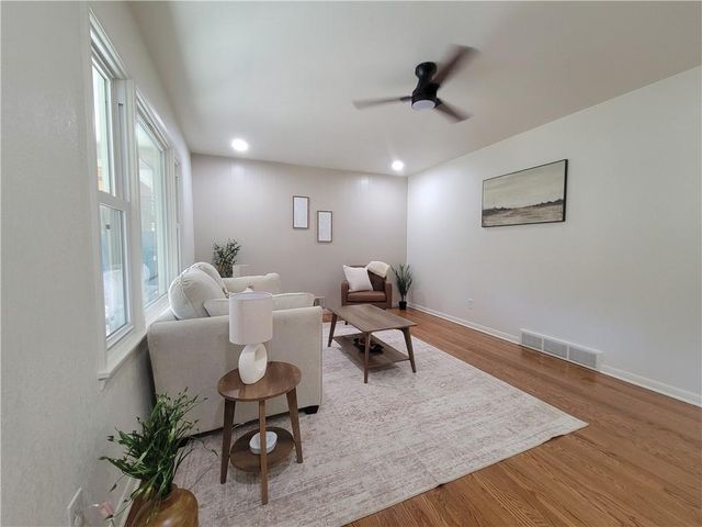 9336 E East 25th Terrace South Terrace S, Independence, MO 64052