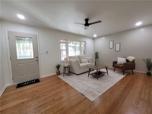 9336 E East 25th Terrace South Terrace S, Independence, MO 64052