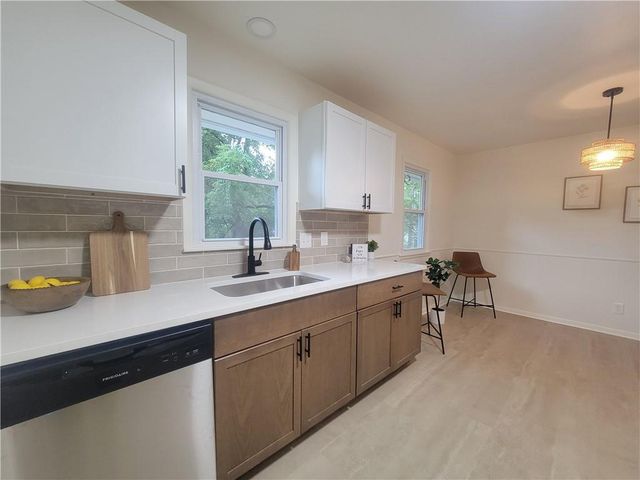 9336 E East 25th Terrace South Terrace S, Independence, MO 64052