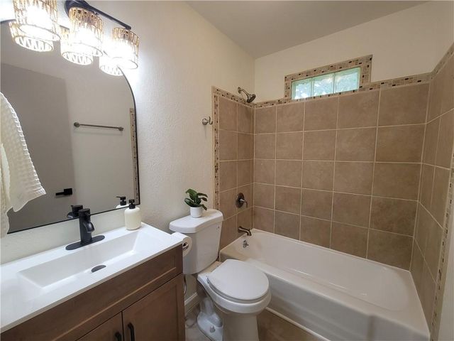 9336 E East 25th Terrace South Terrace S, Independence, MO 64052
