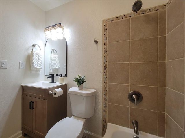 9336 E East 25th Terrace South Terrace S, Independence, MO 64052
