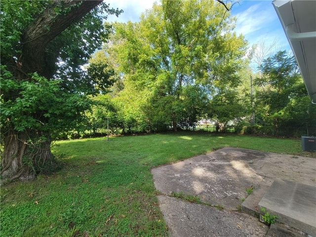 9336 E East 25th Terrace South Terrace S, Independence, MO 64052