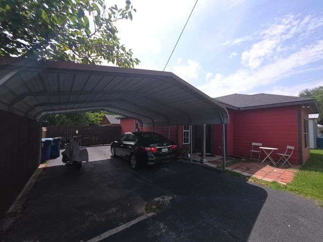106 Callie Lane, Gun Barrel City, TX 75156