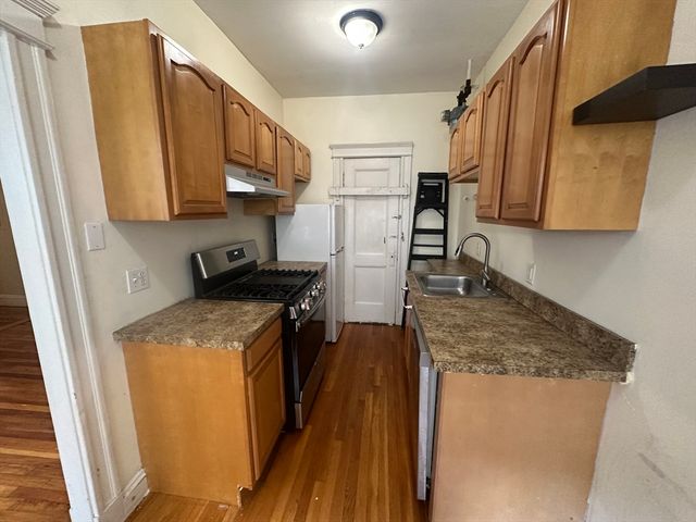 1641 Commonwealth Ave 3, Boston, MA 02135