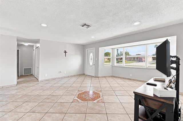 18186 IRIS ROAD, Fort Myers, FL 33967