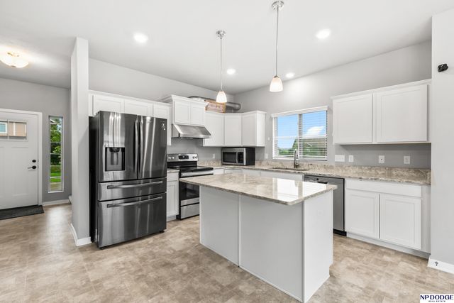 9215 S 179 Street, Omaha, NE 68136