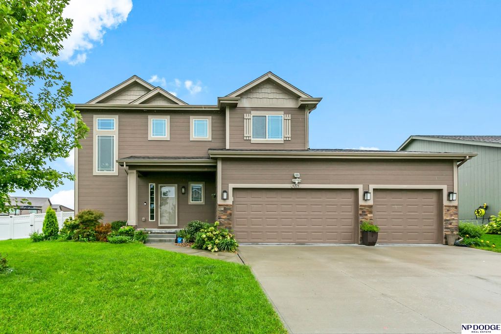 9215 S 179 Street, Omaha, NE 68136