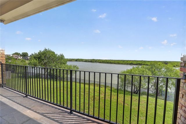 7 Great Lakes Dr, Corpus Christi, TX 78413
