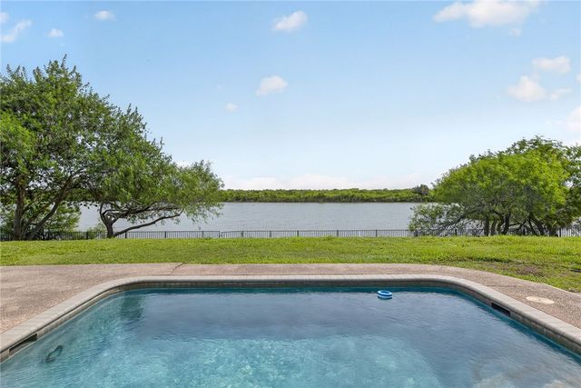 7 Great Lakes Dr, Corpus Christi, TX 78413