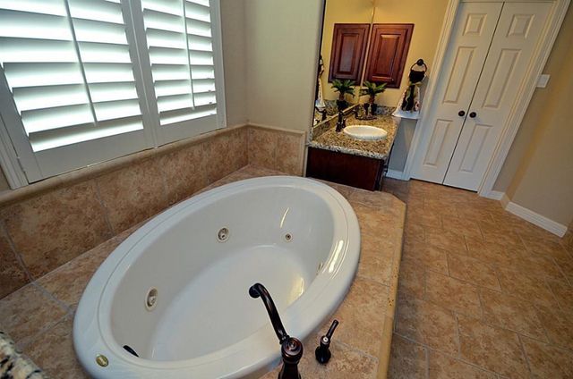 2498 Encino Avenue, League City, TX 77573