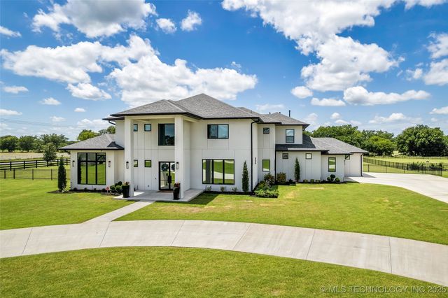 17076 S 31st East Avenue, Mounds, OK 74047