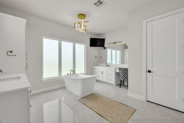 17076 S 31st East Avenue, Mounds, OK 74047