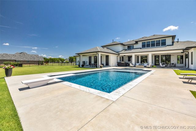 17076 S 31st East Avenue, Mounds, OK 74047