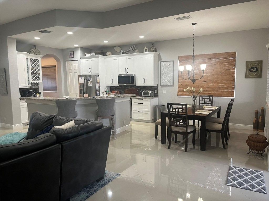 Image 15 of property listing at 12200 NW 77th Manor, Parkland, FL 33076