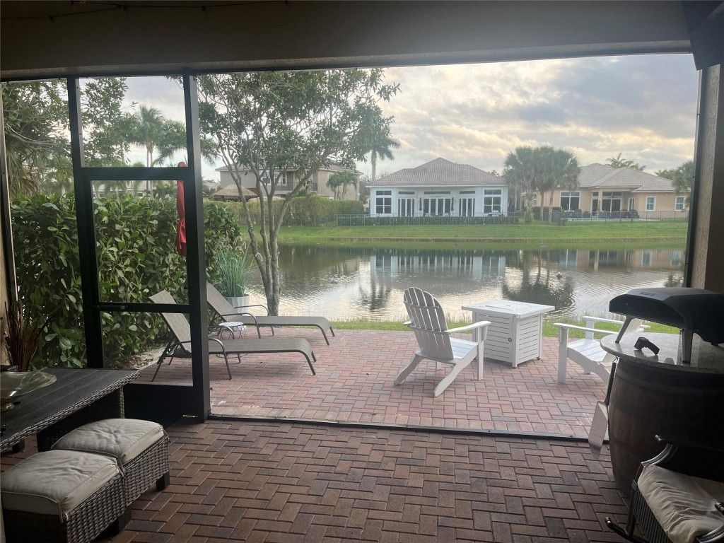 Image 34 of property listing at 12200 NW 77th Manor, Parkland, FL 33076