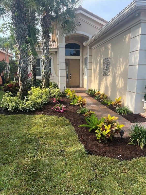 Image 4 of property listing at 12200 NW 77th Manor, Parkland, FL 33076