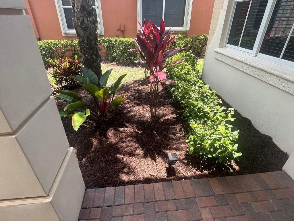 Image 7 of property listing at 12200 NW 77th Manor, Parkland, FL 33076