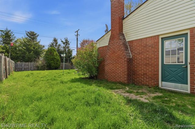 45466 Keding Street, Utica, MI 48317