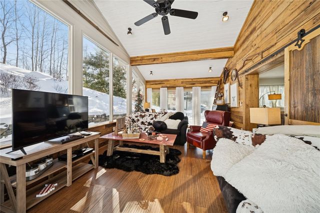 500 Shrader Hollow Road, Hempfield Twp, PA 15672