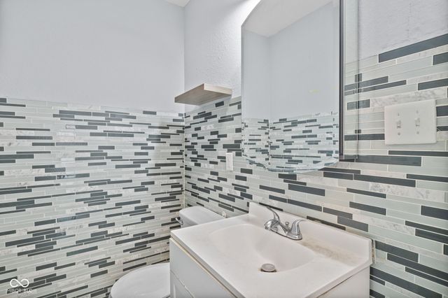 925 W 7th Street, Anderson, IN 46016