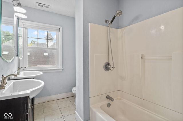 925 W 7th Street, Anderson, IN 46016