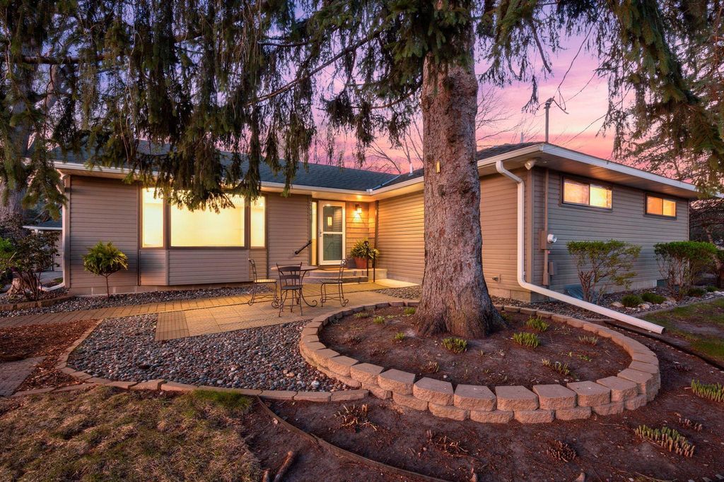 2998 Burnside Avenue, Eagan, MN 55121