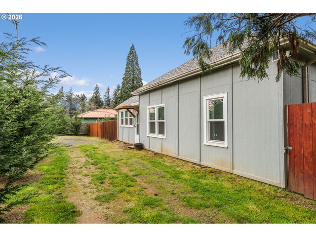 3315 W 18th Ave, Eugene, OR 97402