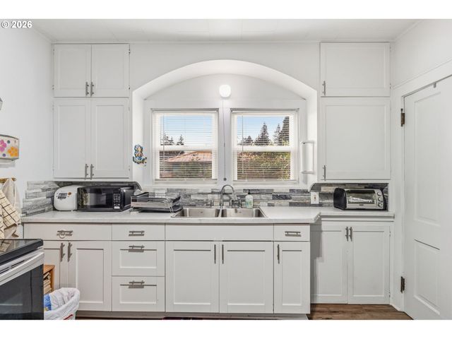 3315 W 18th Ave, Eugene, OR 97402