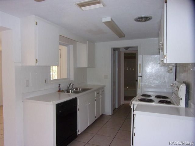 28 N Davis Street, Beverly Hills, FL 34465