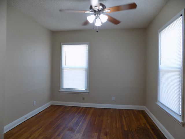 330 W Avenue C, San Angelo, TX 76903