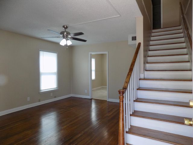 330 W Avenue C, San Angelo, TX 76903