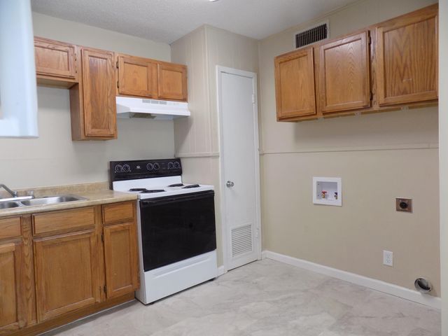 330 W Avenue C, San Angelo, TX 76903