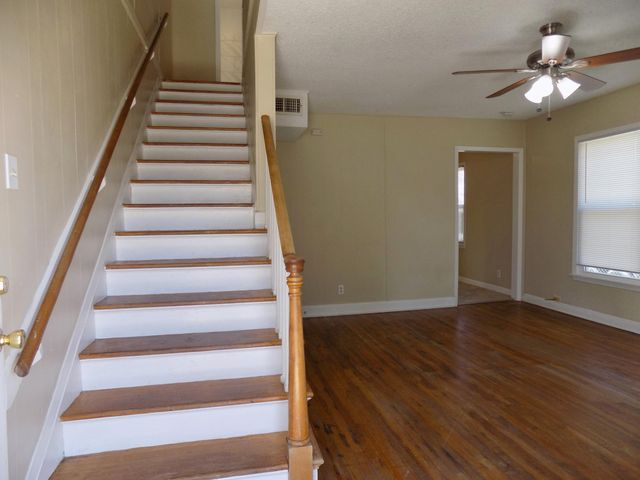 330 W Avenue C, San Angelo, TX 76903