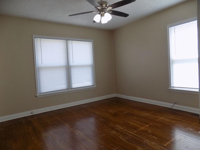 330 W Avenue C, San Angelo, TX 76903