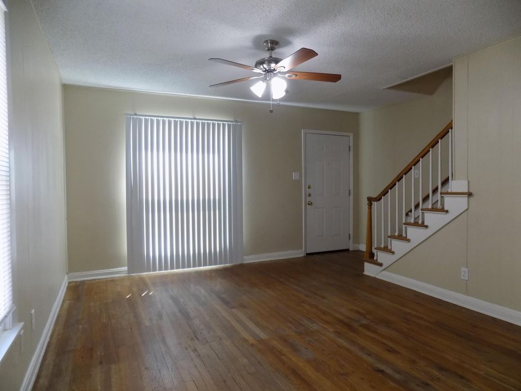 330 W Avenue C, San Angelo, TX 76903