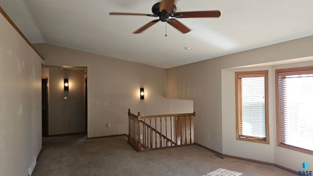 2805 S Whetstone Cir Circle, Sioux Falls, SD 57103