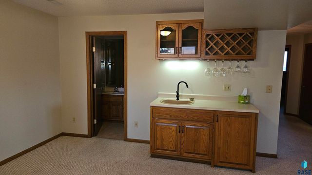 2805 S Whetstone Cir Circle, Sioux Falls, SD 57103