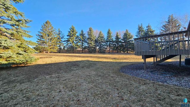 2805 S Whetstone Cir Circle, Sioux Falls, SD 57103