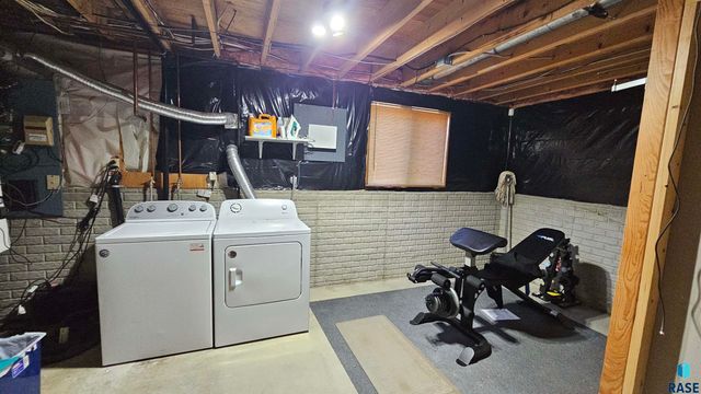 2805 S Whetstone Cir Circle, Sioux Falls, SD 57103