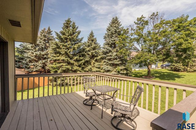 2805 S Whetstone Cir Circle, Sioux Falls, SD 57103