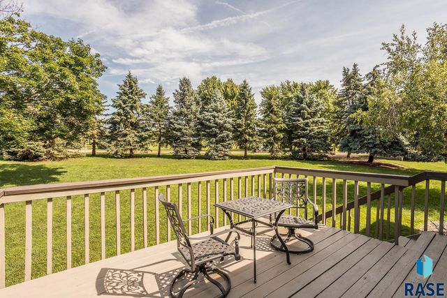 2805 S Whetstone Cir Circle, Sioux Falls, SD 57103